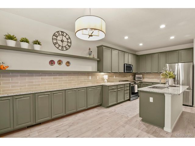 5565 S Buchanan St, Aurora, CO 80016