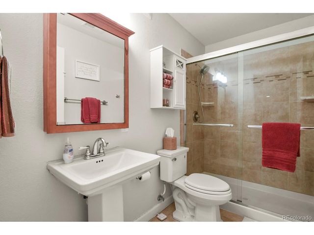 5565 S Buchanan St, Aurora, CO 80016