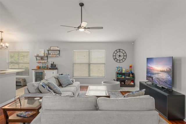 806 BREEZY LAKE WAY, Minneola, FL 34715