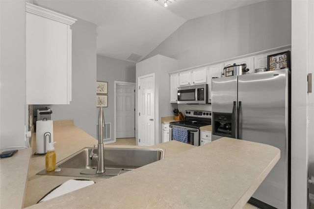 806 BREEZY LAKE WAY, Minneola, FL 34715