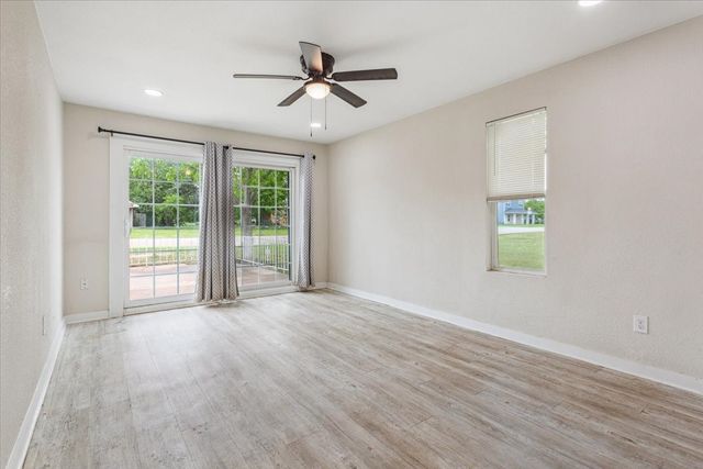 310 Garfield Street, Mcgregor, TX 76657