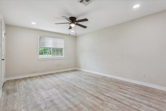 310 Garfield Street, Mcgregor, TX 76657