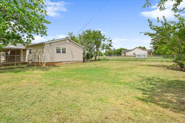 310 Garfield Street, Mcgregor, TX 76657