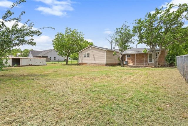 310 Garfield Street, Mcgregor, TX 76657