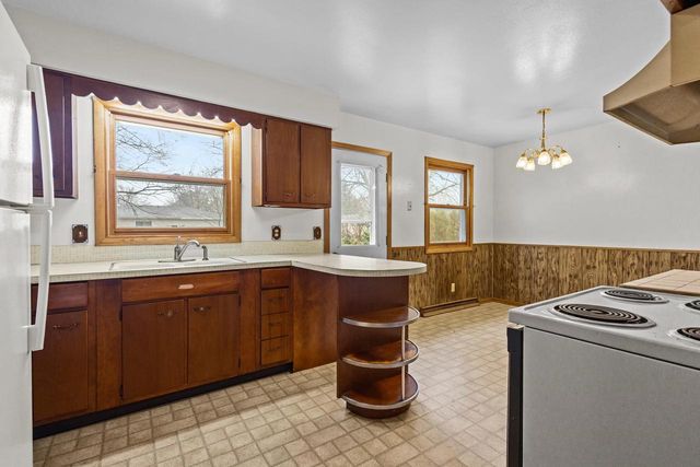 1103 VALLEY LANE, Shawano, WI 54166