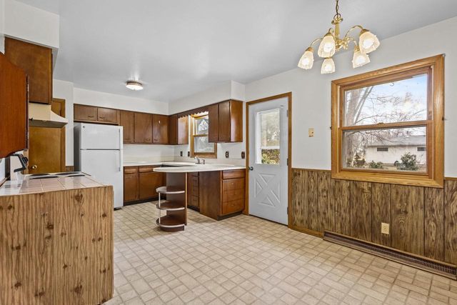 1103 VALLEY LANE, Shawano, WI 54166