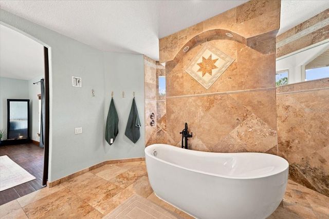 17802 SAINT LUCIA ISLE DRIVE, Tampa, FL 33647