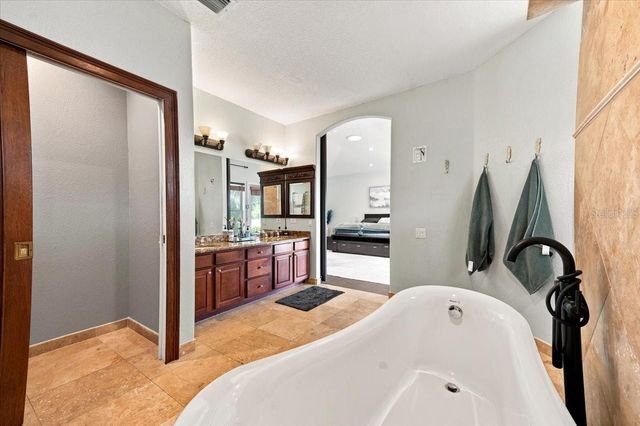 17802 SAINT LUCIA ISLE DRIVE, Tampa, FL 33647