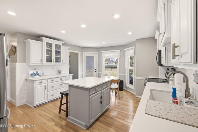 12928 Willow Forest Dr, Louisville, KY 40245