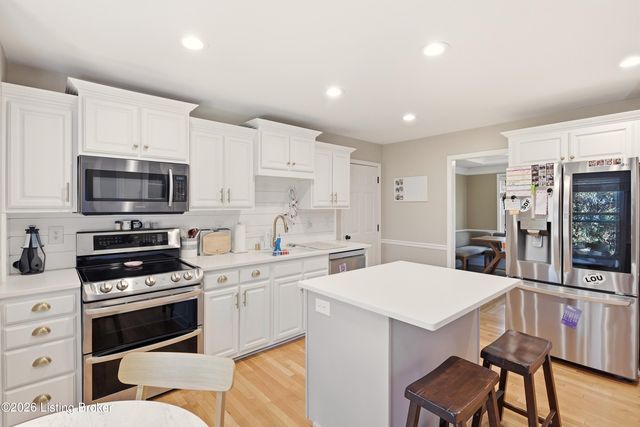 12928 Willow Forest Dr, Louisville, KY 40245