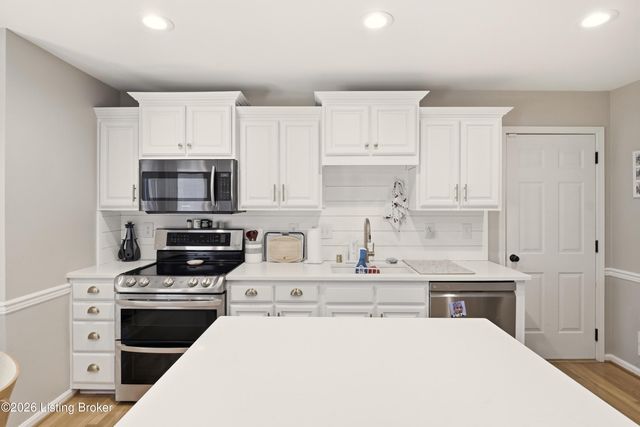 12928 Willow Forest Dr, Louisville, KY 40245