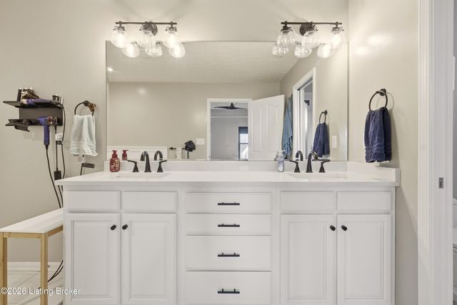 12928 Willow Forest Dr, Louisville, KY 40245