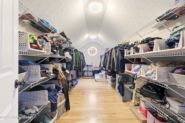 12928 Willow Forest Dr, Louisville, KY 40245