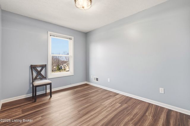 12928 Willow Forest Dr, Louisville, KY 40245