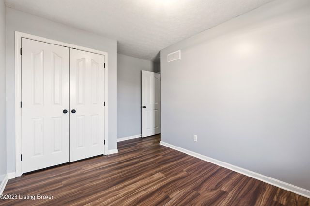 12928 Willow Forest Dr, Louisville, KY 40245