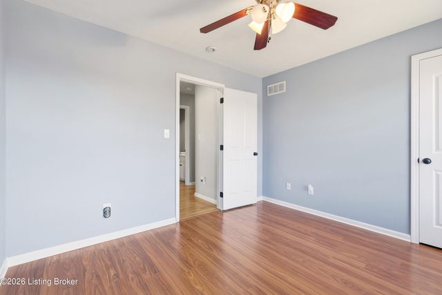 12928 Willow Forest Dr, Louisville, KY 40245