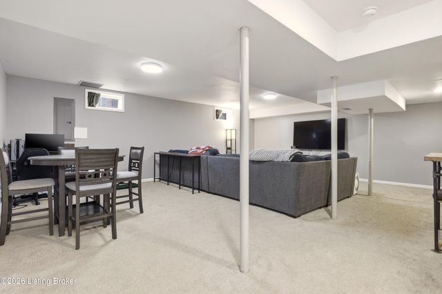 12928 Willow Forest Dr, Louisville, KY 40245