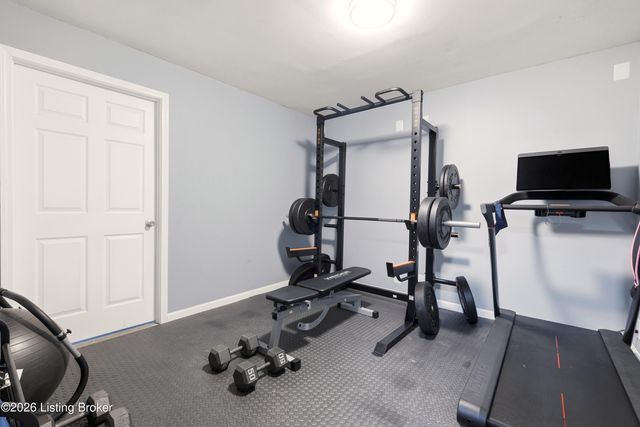 12928 Willow Forest Dr, Louisville, KY 40245