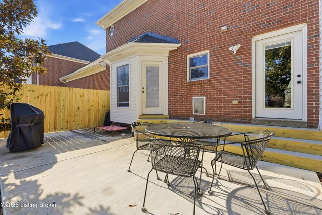 12928 Willow Forest Dr, Louisville, KY 40245