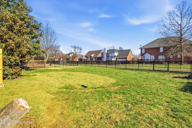 12928 Willow Forest Dr, Louisville, KY 40245