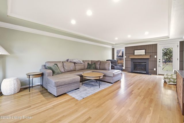 12928 Willow Forest Dr, Louisville, KY 40245