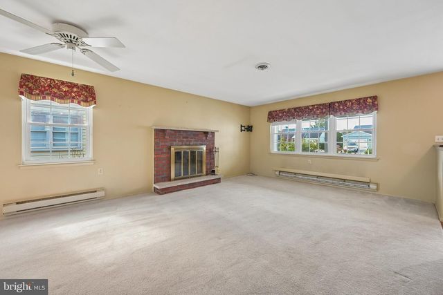 5 YORKSHIRE WAY, Southampton, NJ 08088