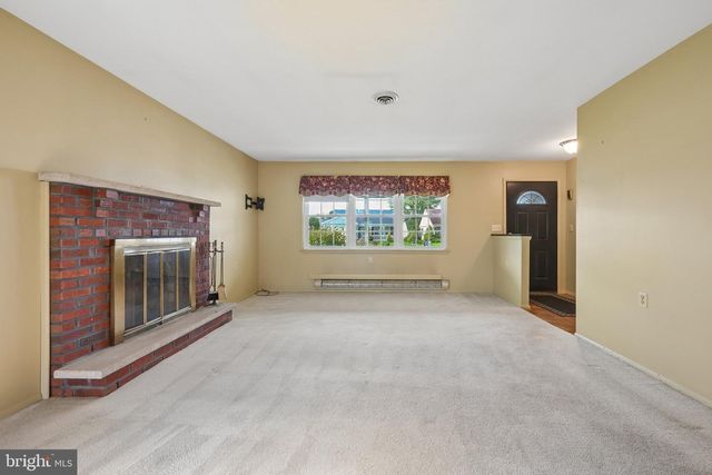 5 YORKSHIRE WAY, Southampton, NJ 08088