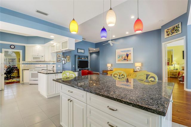 4909 Grassleaf Dr, Palm Beach Gardens, FL 33418