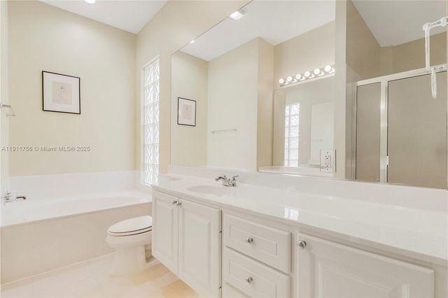 4909 Grassleaf Dr, Palm Beach Gardens, FL 33418