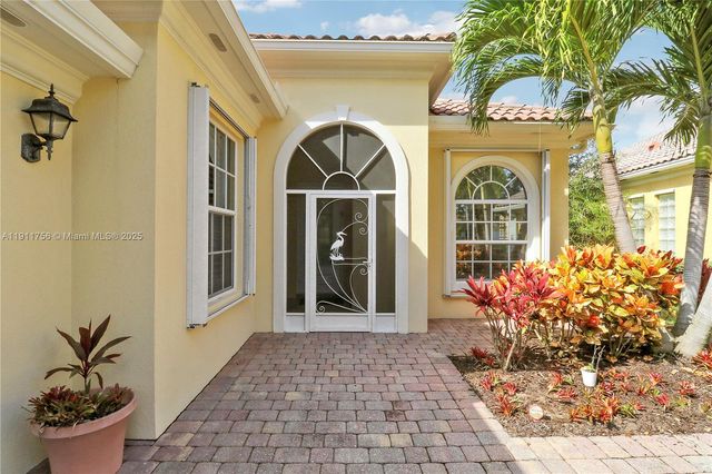 4909 Grassleaf Dr, Palm Beach Gardens, FL 33418