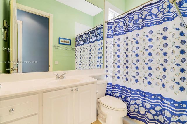 4909 Grassleaf Dr, Palm Beach Gardens, FL 33418