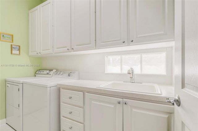 4909 Grassleaf Dr, Palm Beach Gardens, FL 33418