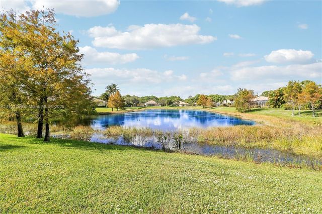 4909 Grassleaf Dr, Palm Beach Gardens, FL 33418