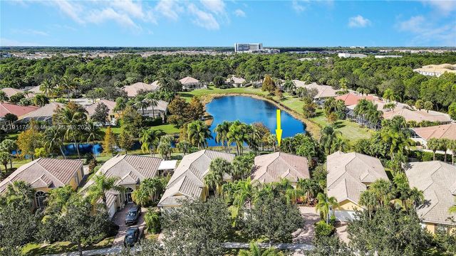 4909 Grassleaf Dr, Palm Beach Gardens, FL 33418