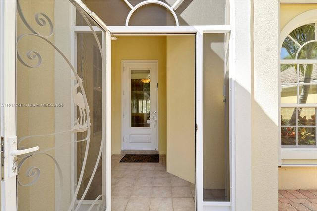 4909 Grassleaf Dr, Palm Beach Gardens, FL 33418