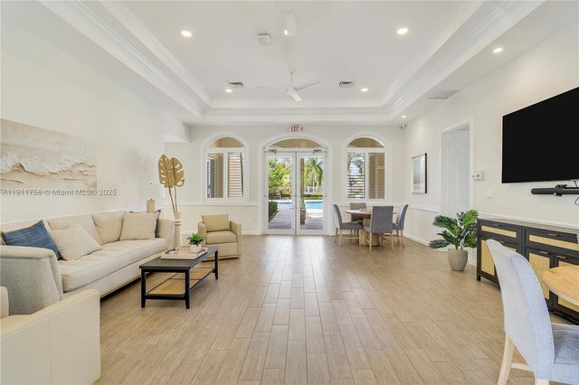 4909 Grassleaf Dr, Palm Beach Gardens, FL 33418