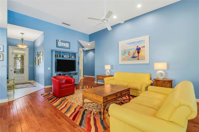 4909 Grassleaf Dr, Palm Beach Gardens, FL 33418