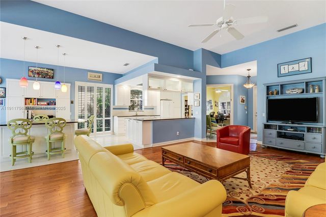 4909 Grassleaf Dr, Palm Beach Gardens, FL 33418