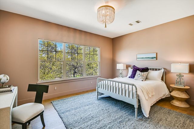 700 Furlong DR, Austin, TX 78746