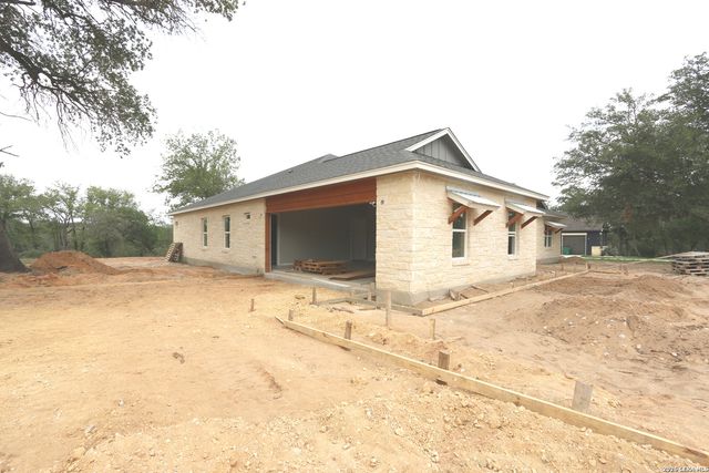 142 Timber Place, La Vernia, TX 78121