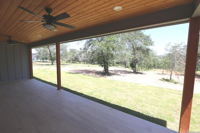 142 Timber Place, La Vernia, TX 78121