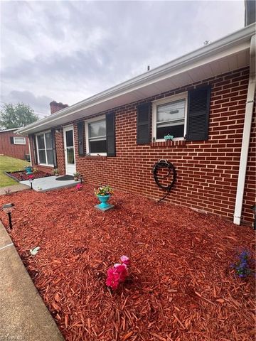 2556 Westfield Road, Mount Airy, NC 27030