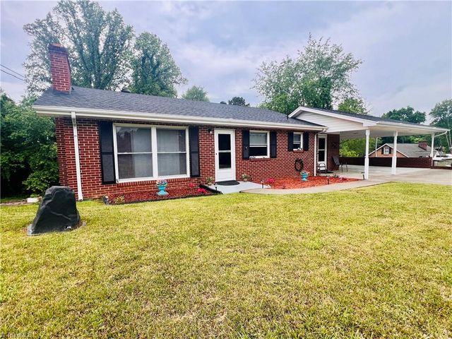 2556 Westfield Road, Mount Airy, NC 27030