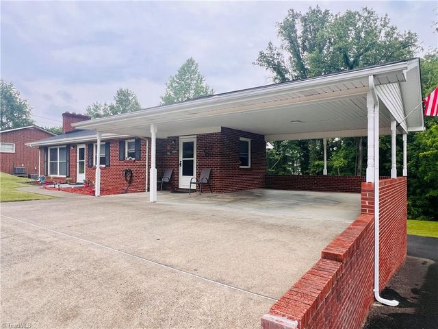 2556 Westfield Road, Mount Airy, NC 27030