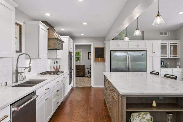 8201 Westwood Hills Curve, Saint Louis Park, MN 55426
