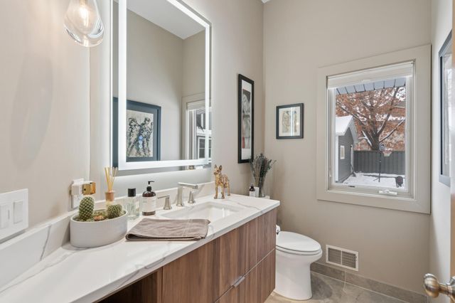 2864 Irving Avenue S, Minneapolis, MN 55408