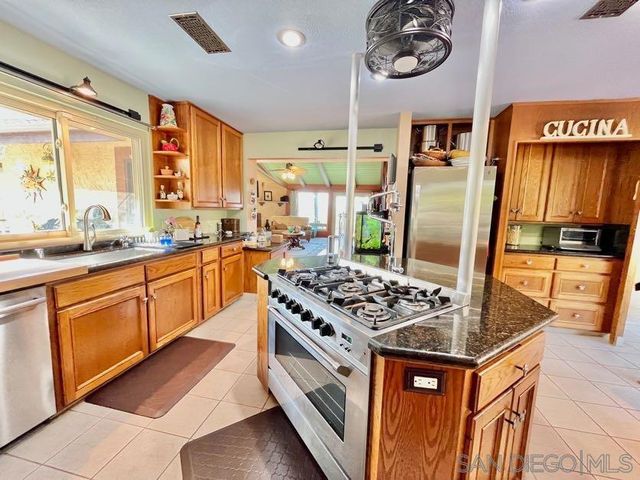 5346 Grandridge Rd, El Cajon, CA 92020