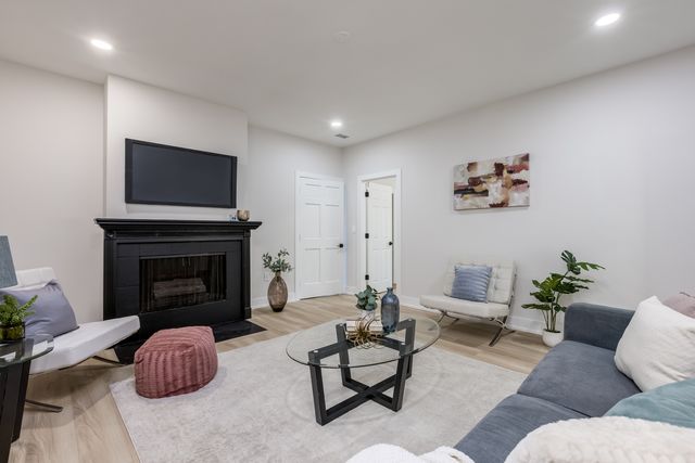 2421 Lockner Boulevard, Joliet, IL 60431