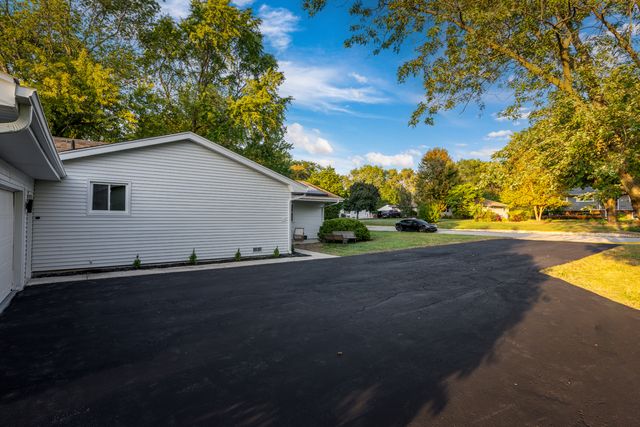 2421 Lockner Boulevard, Joliet, IL 60431