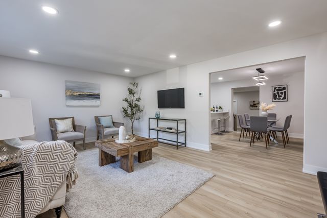 2421 Lockner Boulevard, Joliet, IL 60431